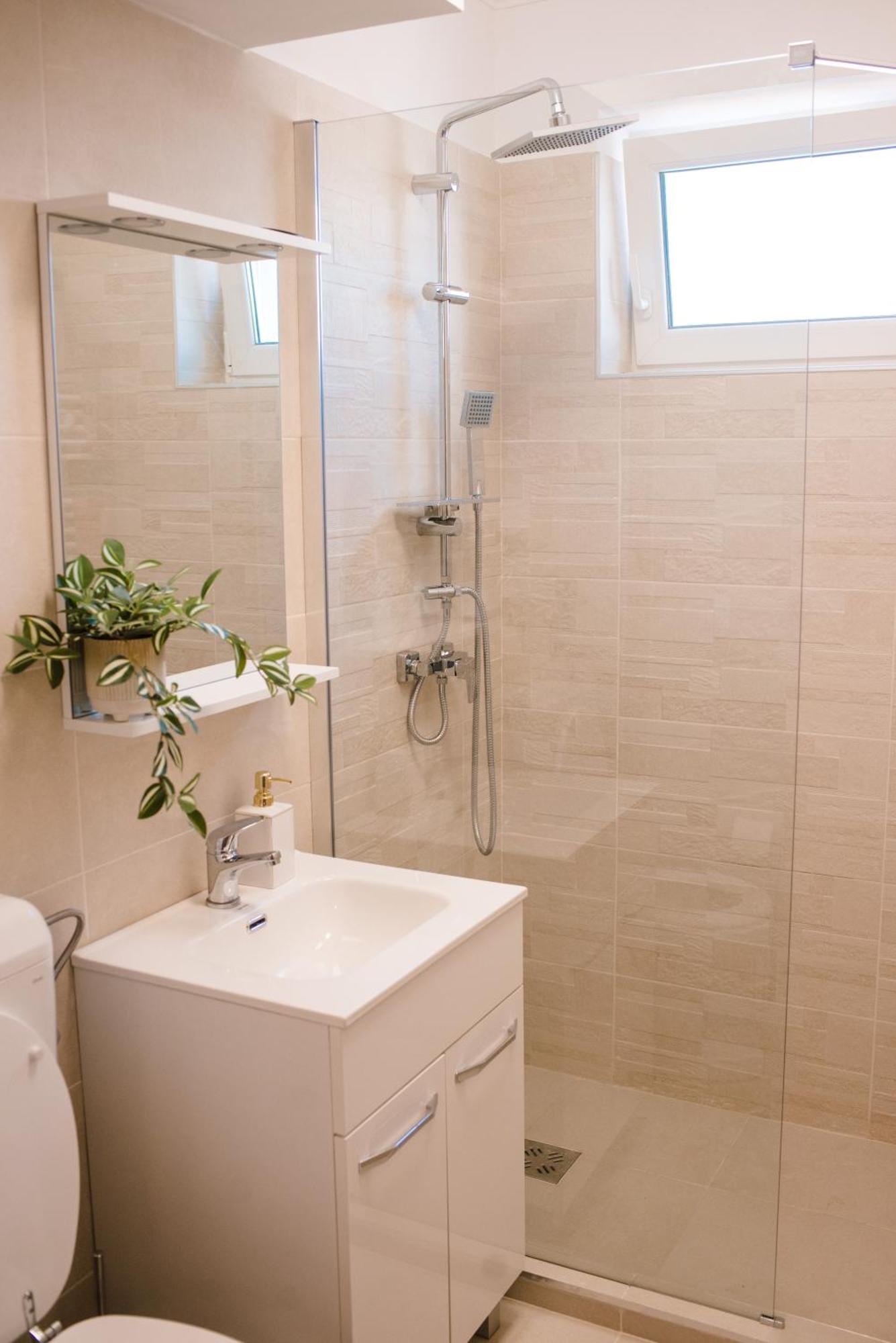 Central White Apartment Satu Mare Bagian luar foto