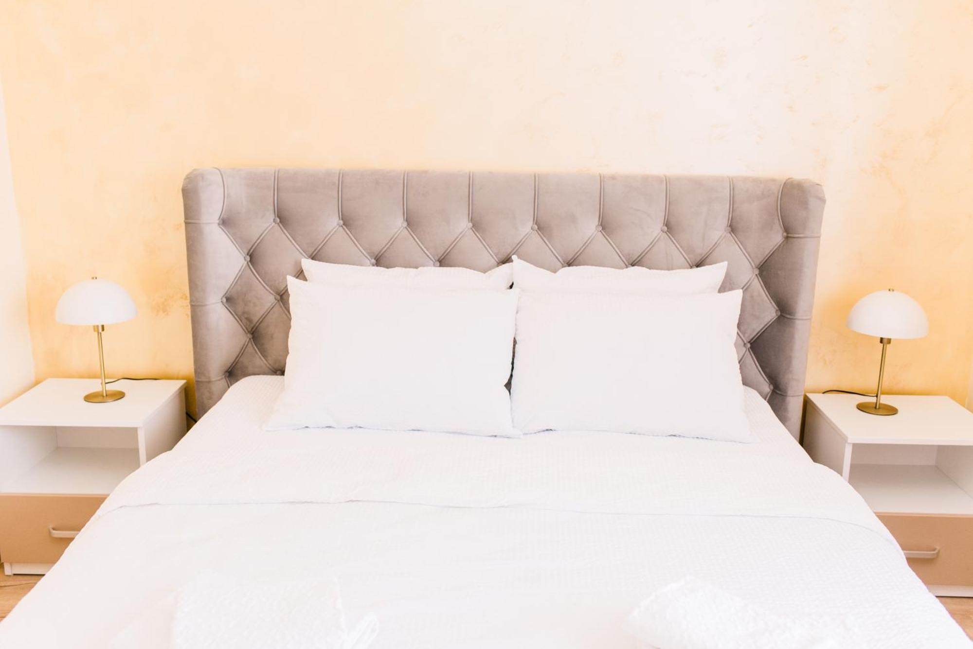Central White Apartment Satu Mare Bagian luar foto