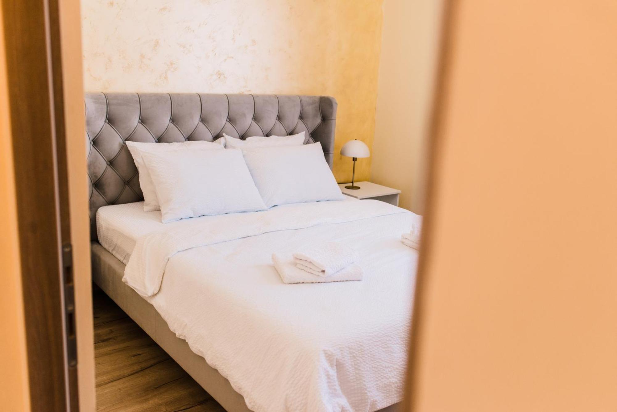 Central White Apartment Satu Mare Bagian luar foto