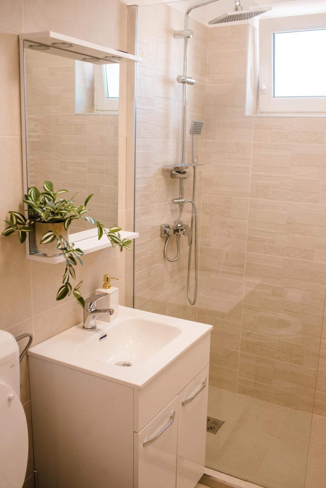 Central White Apartment Satu Mare Bagian luar foto